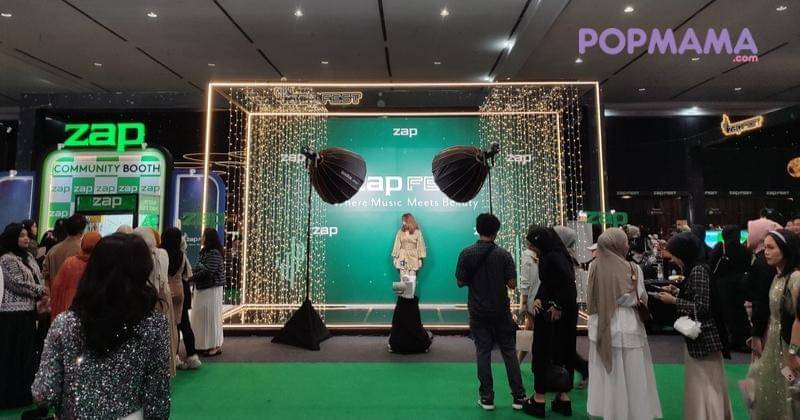 Potret tenant photo pameran ZAP Festival 2024, Jum'at (23/8/2024), di JCC Senayan, Jakarta Pusat. - Popmama.com/Erenzwei Ernawan